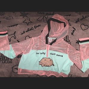 Crop top, sport style, pastel pink mesh